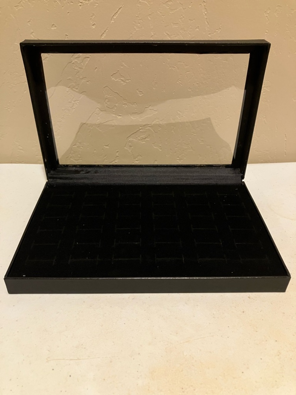 NWT Black Ring , Earring, Brooch Organizing Display Case with Clear Lid 30 Slots